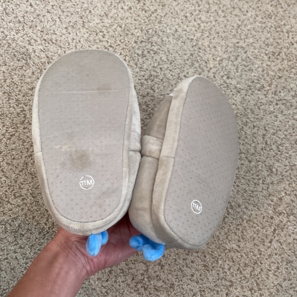 ⭐️Tucker & Tate Shark Slippers, 11⭐️ - Picture 5 of 10